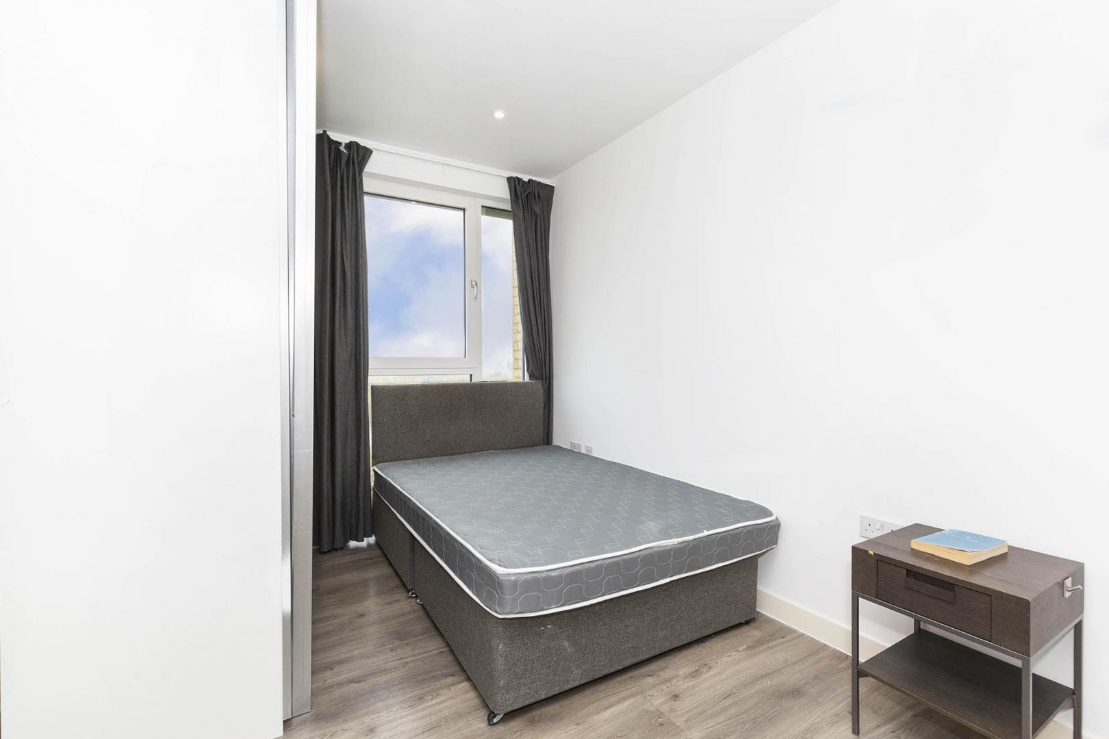 Modern Apartment in a Stunning Development Hendon Waterside, Hendon 